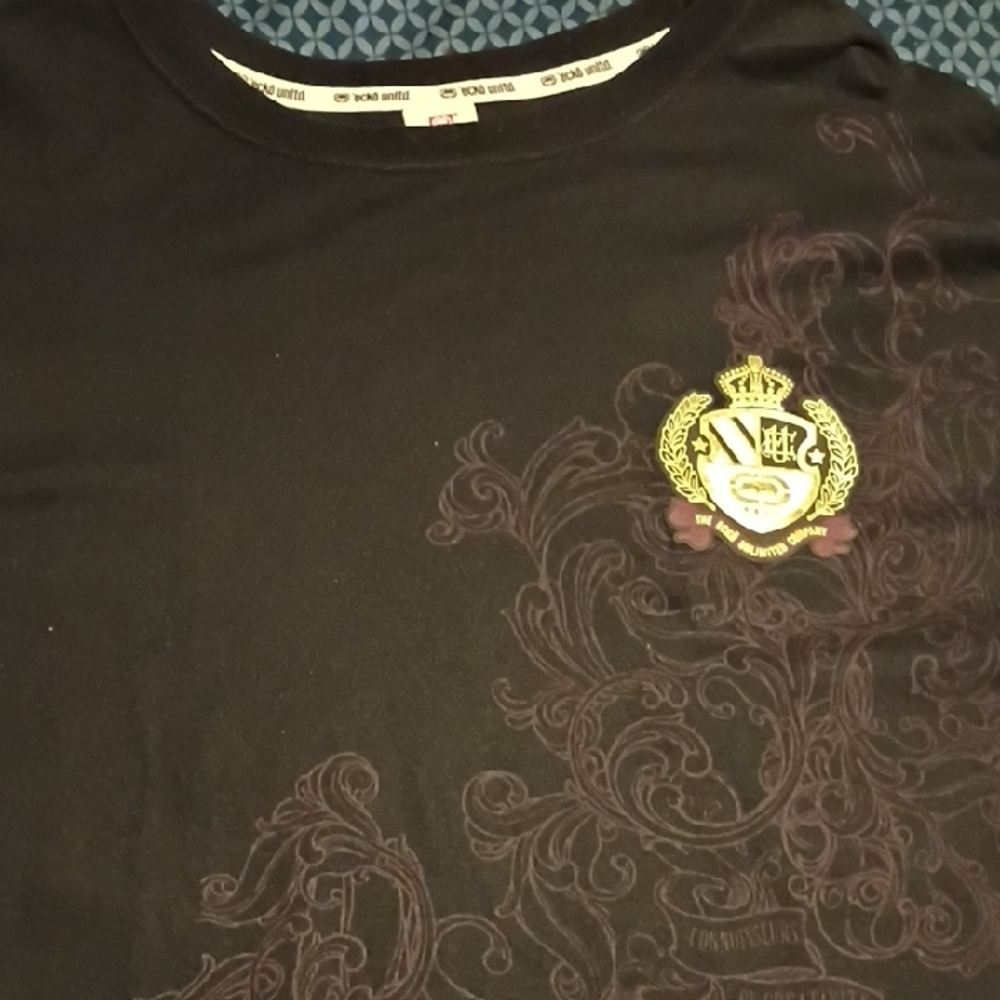 Ecko Unlimited Black Short Sleeve Tee with Elegant Design